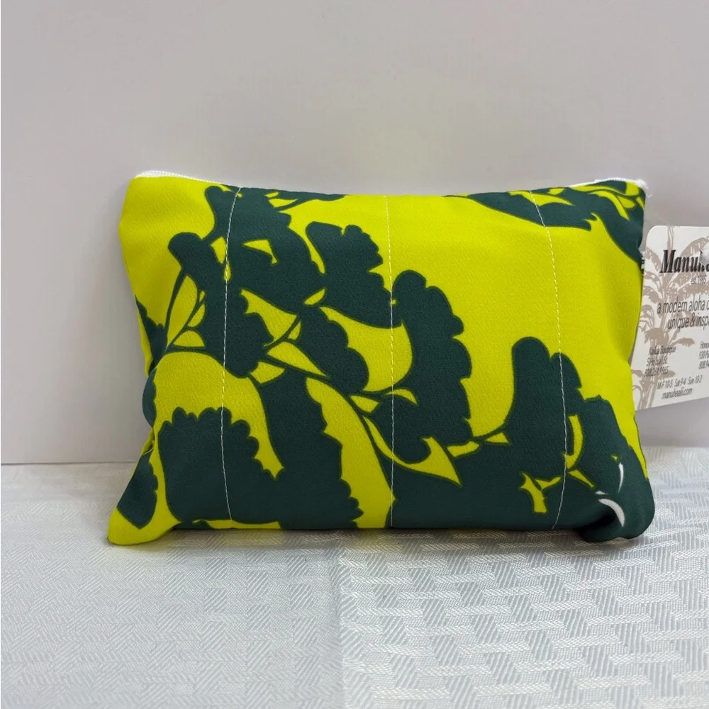 Manuheali’i like an avocado/chartreuse green color & navy wallet/wristlet